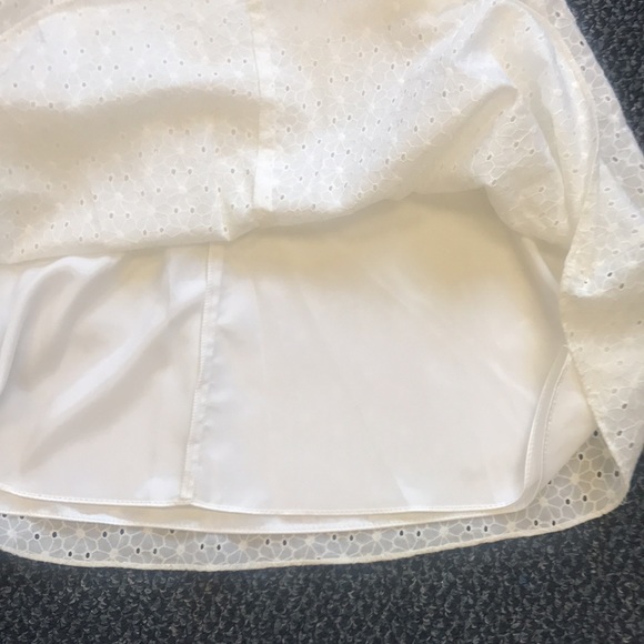 Beautiful white express dress - falls above the knees if you are taller than 5’5 - Picture 5 of 6